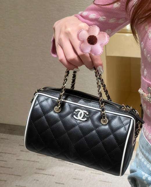 香奈儿 25P春夏 羊皮保龄球包黑/白边（LZ） 商品图9