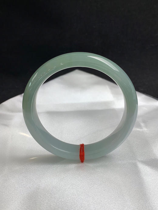 620583，56.5圈口，糯化油青半山半水正圈平安镯，底子非常胶润，种水好 商品图0