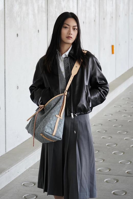 驴家 Carryall MM Monogram 灰丹宁满身徽标印花可拆卸调节肩带牛皮饰边棉单肩手提包 (JPH) 商品图10