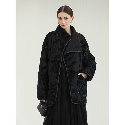 COCOBELLA国风丝绒盘花绣轻型棉服秋冬不对称翻领外套MF3023 商品图2