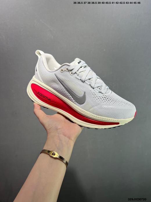 点此购买 耐克Air Zoom Vomero 18登月18代涡轮增压男女款全掌气垫运动鞋 98 324884 商品图7