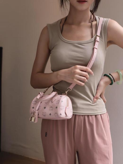 MCM EIIa Visetos 新款 樱花粉Mini 波士顿挂锁包（XM） 商品图8