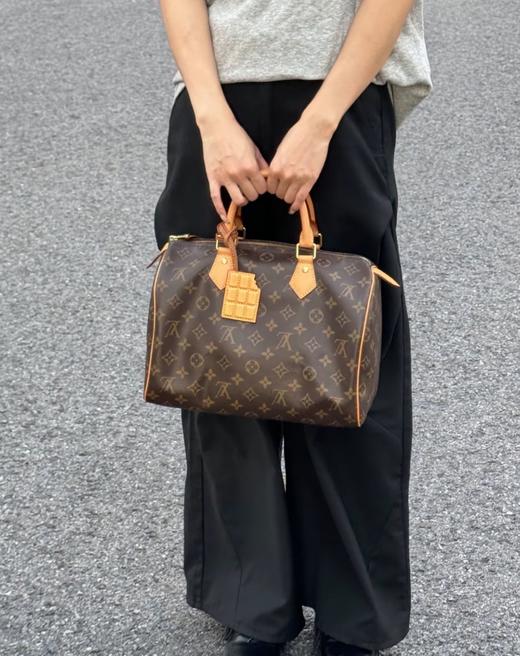 BT233-驴家 30 标志性造型翻卷手柄刻字挂锁可拆卸调节肩带 涂层帆布拼光滑牛皮 枕头包单肩斜挎手提包（BT*MM）7.22直播款 商品图1