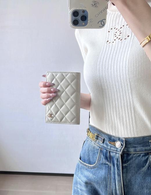 香奈儿经典护照夹 中球纹 奶灰色/淡金（LZ） 商品图6