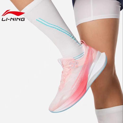 【尖货嗨购】李宁赤兔8 PRO 新年配色男子反光䨻丝轻量高回弹竞速训练跑鞋ARPV003-4/12/14 商品图5