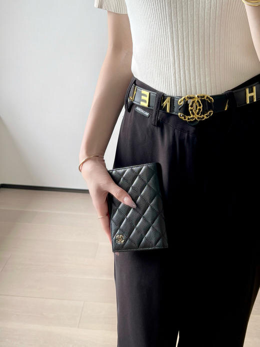香奈儿经典护照夹 鱼子酱牛皮黑色淡金 （LZ） 商品图5