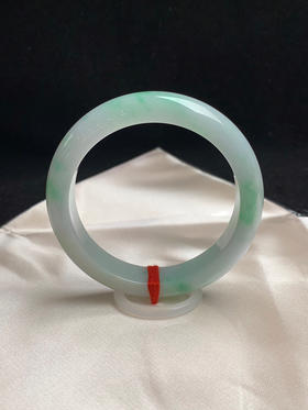 620592，54圈口，飘绿正圈平安镯，飘绿花，底子细腻