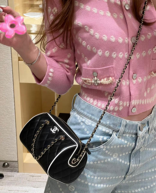 香奈儿 25P春夏 羊皮保龄球包黑/白边（LZ） 商品图8