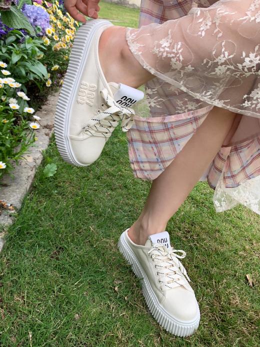 缪缪·miumiu 2025春夏时尚新品增高 厚底半托小白鞋（HC） 商品图5