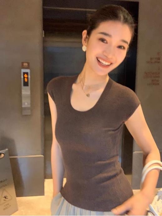 💥【MOMOTIABINu领小飞袖T恤YMC116】将日常“实用主义”贯彻到底！最近大热的飞飞袖，轻松遮住拜拜肉Chic风格，整体感觉又A又酷，让人期待值拉满！ 商品图1