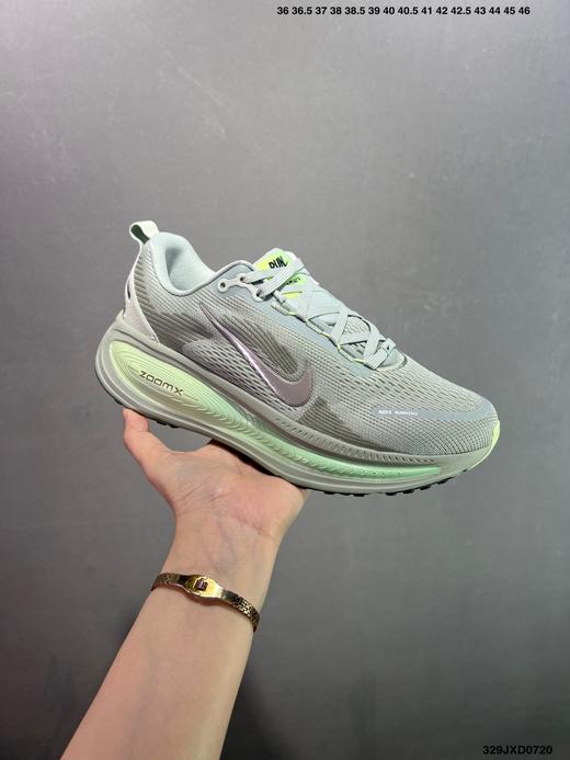 点此购买 耐克Air Zoom Vomero 18登月18代涡轮增压男女款全掌气垫运动鞋 98 324884 商品图8