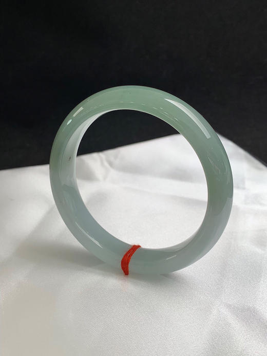 620583，56.5圈口，糯化油青半山半水正圈平安镯，底子非常胶润，种水好 商品图2