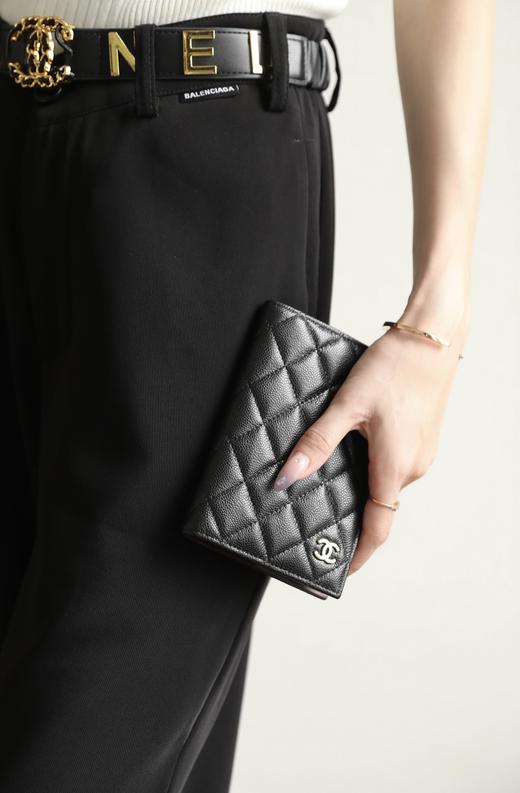 香奈儿经典护照夹 鱼子酱牛皮黑色淡金 （LZ） 商品图6