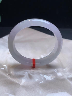 620581，54.1冰紫贵妃镯，玉质细腻水头十足，整体厚装，非常仙气的冰紫，有点点洒金