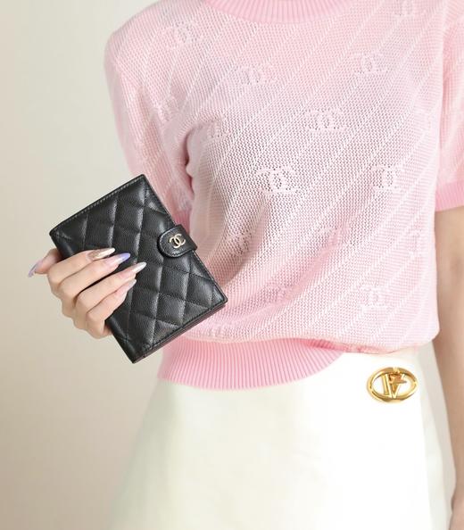 香奈儿鱼子酱黑色按扣护照夹（LZ） 商品图9