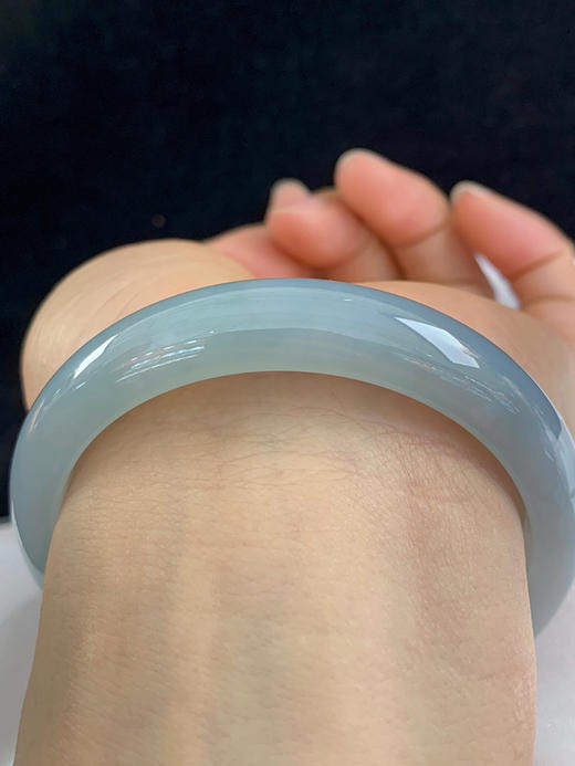 620585，57圈口，糯化蓝底正圈平安镯，底子胶润，窄条形 商品图4