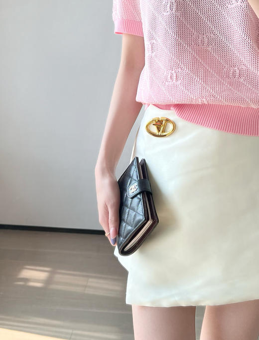 香奈儿鱼子酱黑色按扣护照夹（LZ） 商品图13