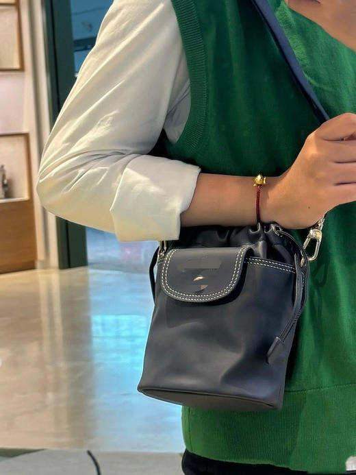 722-2  渠道货 炒鸡火爆的 龙虾水桶包 商品图8