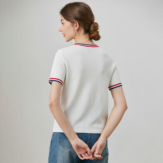 「自」全新升级【铂金会员109/天猫149/差价40】(94030)洛诗琳时尚减龄刺绣针织T恤2025宽松显瘦冰丝短袖上衣女 商品图3