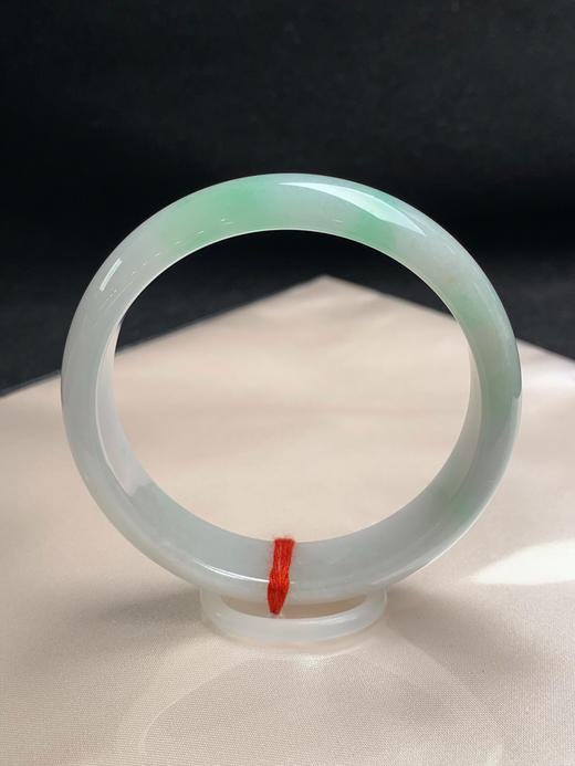 620590，58.2圈口，细糯化飘绿正圈平安镯，水头好，底子细腻 商品图0