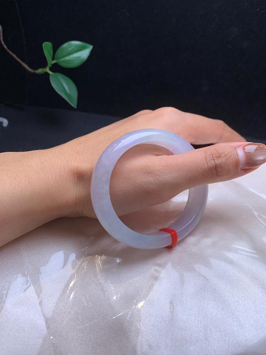 620581，54.1冰紫贵妃镯，玉质细腻水头十足，整体厚装，非常仙气的冰紫，有点点洒金 商品图5