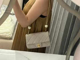 BT289 香奈儿 24S 珍珠方胖子斜挎包 淡灰色（BT*MM）7.22直播款