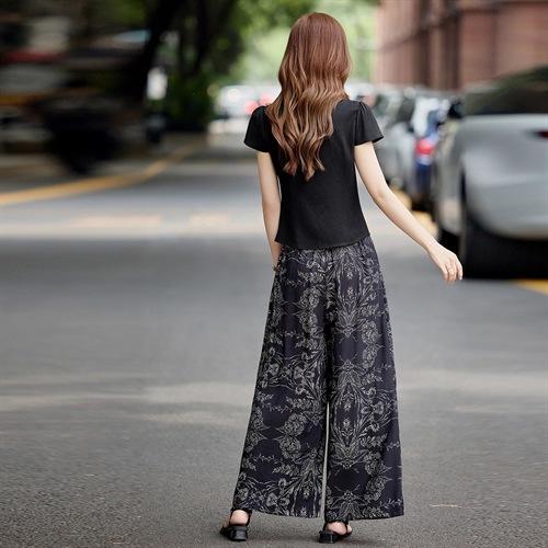 【预售3天】时尚休闲套装2025年夏季新款V领短袖上衣+花色阔腿裤两件套WWYG2532B 商品图3