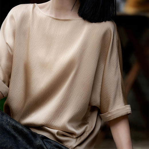 HERA CHOLE·鬼绉真丝一字领上衣 | 独特颗粒肌理，凉感、垂顺、舒适，穿上优雅松弛【3-5天发货】 商品图1