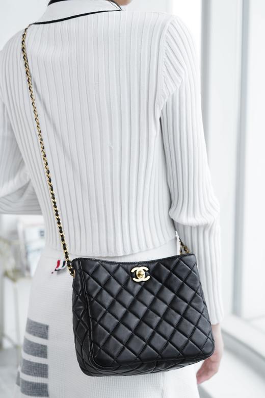 香奈儿-22s 编织金球HOBO嬉皮包 黑色（LZ） 商品图4