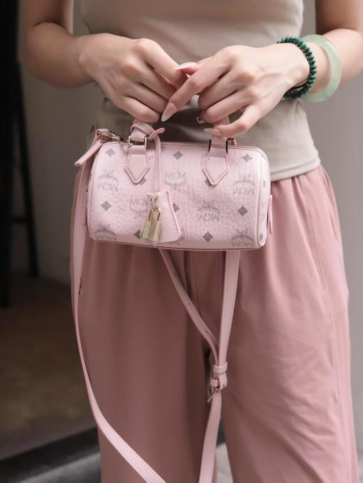 MCM EIIa Visetos 新款 樱花粉Mini 波士顿挂锁包（XM） 商品图4