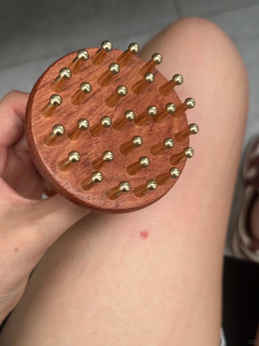 🔥美妆达人都在抢 😱【花梨木升級29齿黄铜经络刷】导热渗透双效🈴一‼️ 商品图11