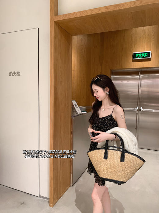 金蘑菇菇 仲夏花店 /一字领露肩气质碎花吊带连衣裙女 商品图1