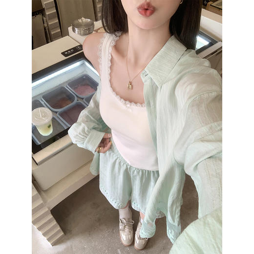 <曾小咸推荐>现货秒杀！最后一波 ！！蕾丝拼接条纹防晒衬衫 日常179.99 立减90 秒杀89.99！花朵镂空拼接短裤 日常139.99 立减80 秒杀59.99！ 商品图3