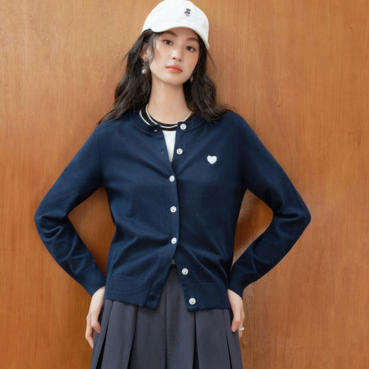 【严选】诗凡黎海岛长绒棉爱心圆领针织衫2025秋新款经典百搭柔软毛衣开衫7G7330941 商品图2