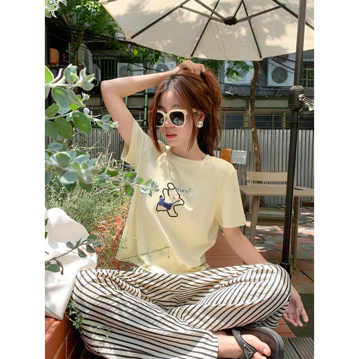 <曾小咸推荐>韩系黄色刺绣短袖t恤女夏日百搭宽松通勤减龄上衣 商品图0