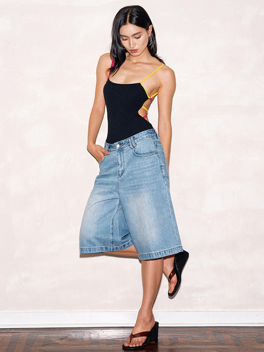 TR她热 致命曲线 黑色撞色弹力带胸垫露背度假性感显瘦连体衣上衣 商品图4