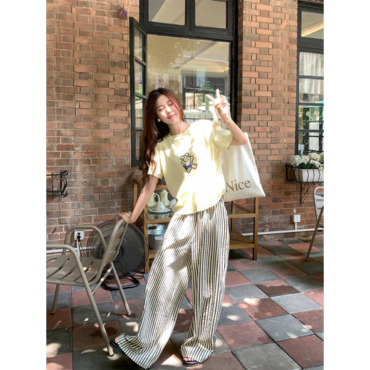 <曾小咸推荐>韩系黄色刺绣短袖t恤女夏日百搭宽松通勤减龄上衣 商品图3