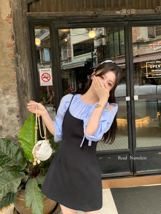 Read Nameless /韩国蓝色挖肩衬衫+黑色双c腰吊带裙 2025/7/24 商品图3