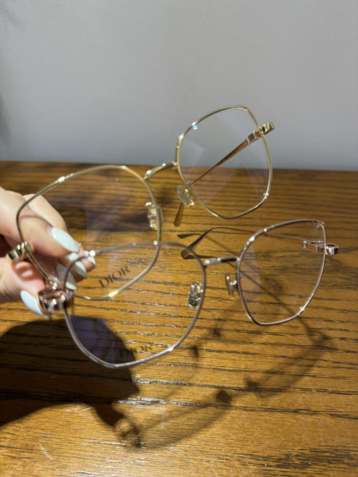 723-2 雕 25新 碟型方框 镂空字母镜腿 稳当带鼻拖 防蓝光平光镜 素颜镜框 近视镜架 商品图0