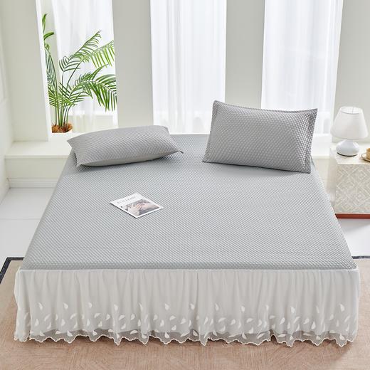 多喜爱 凉豆豆床裙三件套 丽斯(白/灰) 【凉感值0.28超国标86%】 【A类面料】【有效抗菌】【38cm床裙】【可水洗机洗】【柔软可折叠】按摩颗粒加厚三明治结构 商品图5
