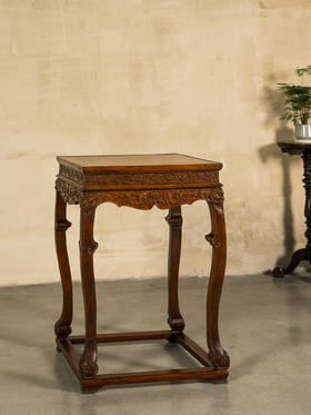 清 黄花梨高束腰螭龙捧寿三弯腿带托泥方香几