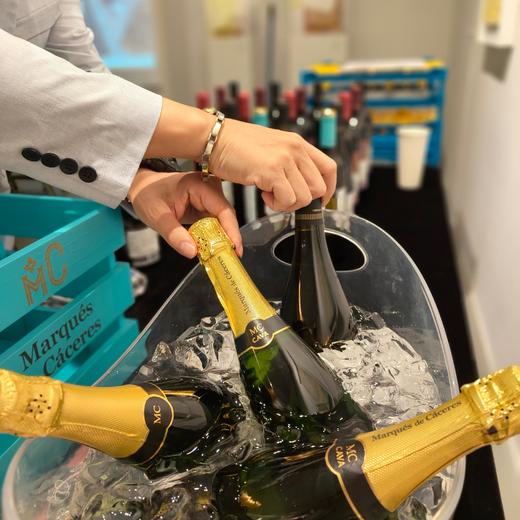 【甜久荟】葡萄酒品鉴会  有趣并有价值的沙龙活动 享受微醺带来的休闲和快乐 团建或者客情维护的选择 含酒 讲师和服务等 商品图0