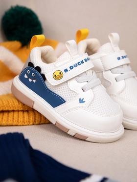 第一次发现学步鞋的鞋底有小星星⭐️