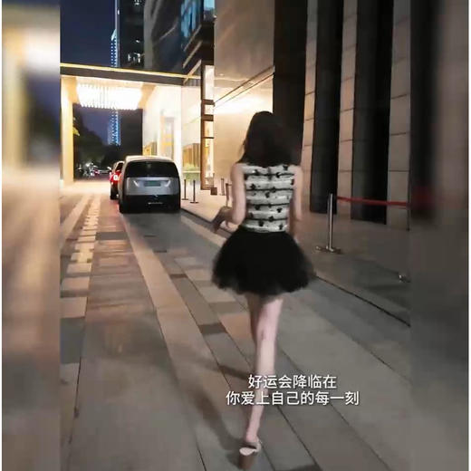 LINCHAOZHANG   LW250043 小香马甲 LQ250066 网纱蓬蓬半裙 商品图1