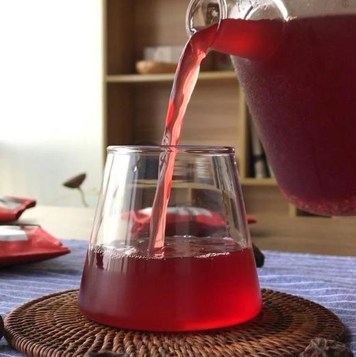 【酸梅汤原料包】夏日解暑神器改良古法配方，手工精选真材实料， 熬煮更灵活味道浓郁，酸爽沁凉!去除体内积存油腻的物质，加速它们的代谢分解，也就是喝它不但不胖。 商品图7