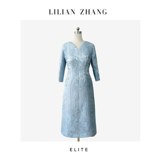 E“定制”——静奢风——风尚之选———  “蓝影逸姿”花苞领A摆裙 2501030 商品图0