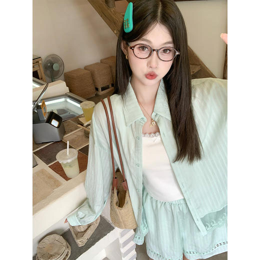 <曾小咸推荐>现货秒杀！最后一波 ！！蕾丝拼接条纹防晒衬衫 日常179.99 立减90 秒杀89.99！花朵镂空拼接短裤 日常139.99 立减80 秒杀59.99！ 商品图1