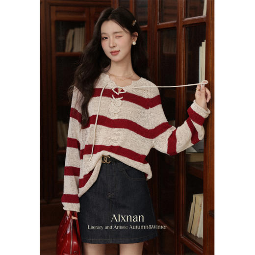 鹿向南「复古元素」复古红色镂空条纹针织衫女初秋慵懒风长袖上衣 商品图0