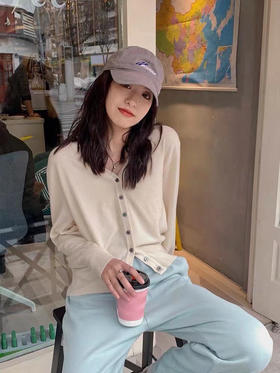 反季清仓！【zara同款包芯纱V领开衫】秋冬清仓 可秋季外穿 冬季内搭  包芯纱材质  手感酥软面料亲肤 2件任选