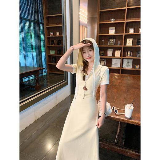 <曾小咸推荐>韩系连帽修身显瘦V领连衣裙长裙 商品图4